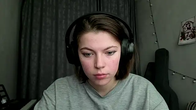 Snapshot of CutieAnny chatting on February 9, 6:06 am CutieAnny online show from February 9, 6:06 am