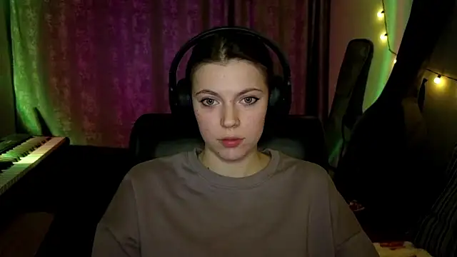 CutieAnny online show from March 18, 9:40 pm