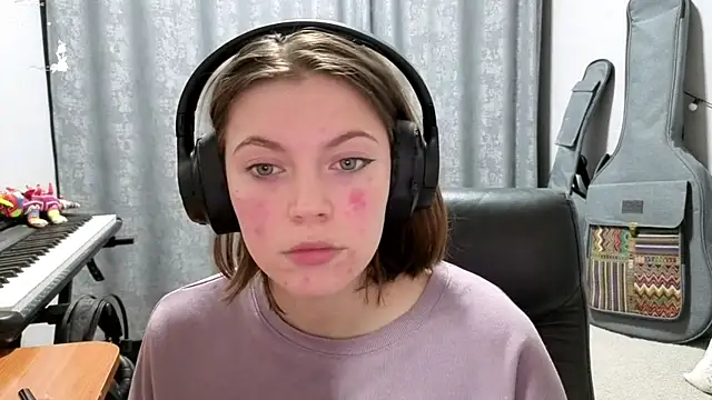 CutieAnny online show from May 3, 8:37 pm