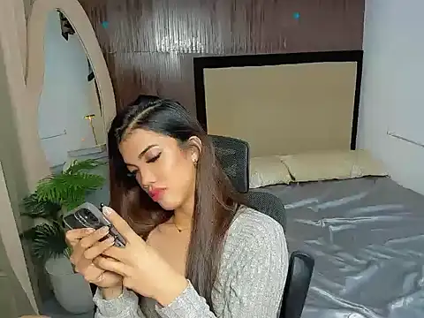 CassieSommereux online show from December 17, 5:35 am