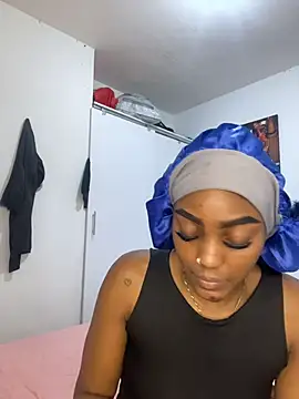 Snapshot of zaracollins01 chatting on February 24, 5:44 pm zaracollins01 online show from February 24, 5:44 pm