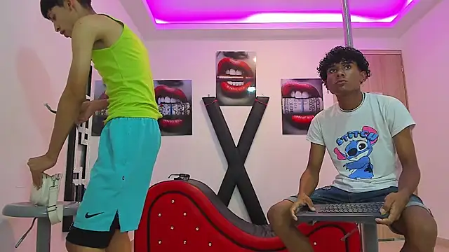 LONDON BOYS1 online show from September 16, 7:20 am