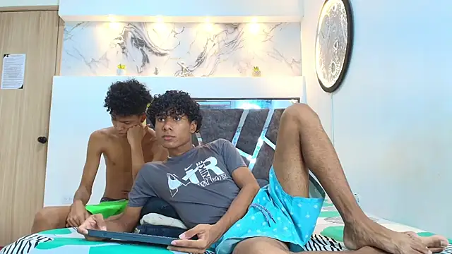 LONDON BOYS1 online show from October 22, 1:28 am