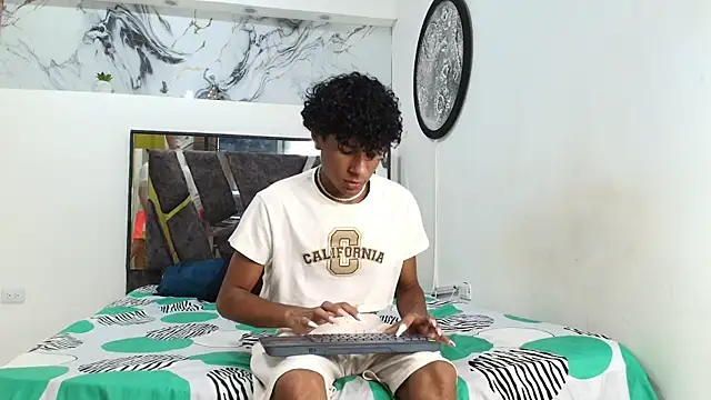 LONDON BOYS1 online show from October 24, 1:24 am