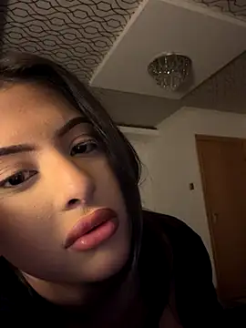 OliviaMollyy online show from September 17, 11:17 pm