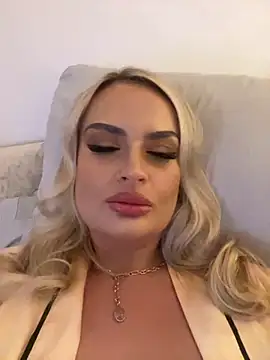 Seductive-SkyeXXX online show from October 11, 5:11 pm