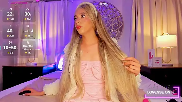 Snapshot of Isabella_glam chatting on October 28, 7:05 pm Isabella glam online show from October 28, 7:05 pm