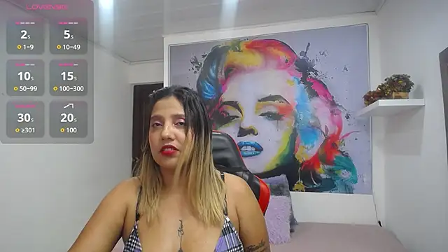 tiana breeze online show from October 18, 9:04 pm