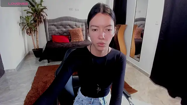 Snapshot of fox_valerie chatting on March 6, 3:52 pm fox valerie online show from March 6, 3:52 pm