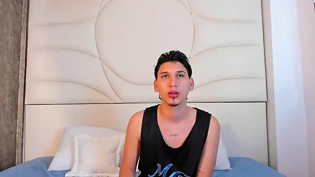 axel alvareez online show from September 12, 3:39 am
