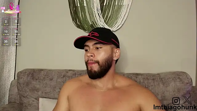 Snapshot of ThiagoHunk chatting on October 2, 4:19 am ThiagoHunk online show from October 2, 4:19 am