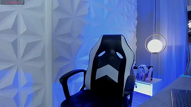 Snapshot of MAGIC_CLOEH chatting on October 6, 7:33 pm MAGIC CLOEH online show from October 6, 7:33 pm