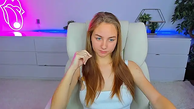 Snapshot of MilaAddams chatting on October 1, 5:46 am MilaAddams online show from October 1, 5:46 am