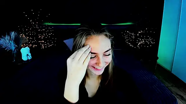 Snapshot of MilaAddams chatting on October 10, 5:39 am MilaAddams online show from October 10, 5:39 am