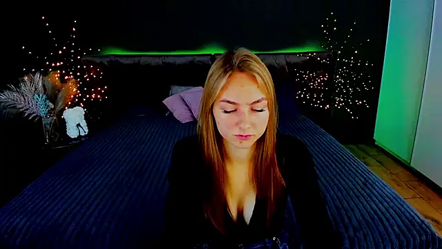 Snapshot of MilaAddams chatting on October 16, 5:41 am MilaAddams online show from October 16, 5:41 am