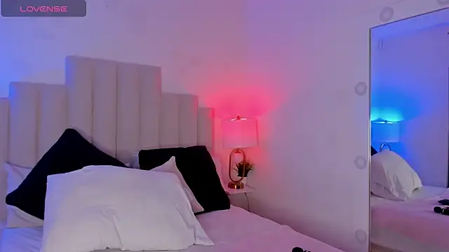 Snapshot of Ariadna_011 chatting on September 22, 12:34 am Ariadna 011 online show from September 22, 12:34 am