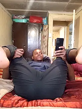 Snapshot of Hluga_25 chatting on December 17, 4:02 pm Hluga 25 online show from December 17, 4:02 pm