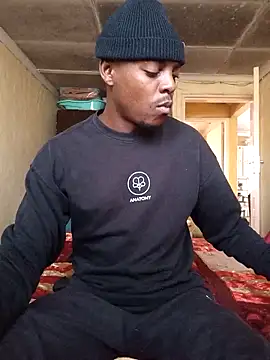 Snapshot of Hluga_25 chatting on February 5, 5:34 am Hluga 25 online show from February 5, 5:34 am