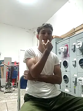 Snapshot of Babyalejandro_20 chatting on September 24, 7:33 am Babyalejandro 20 online show from September 24, 7:33 am