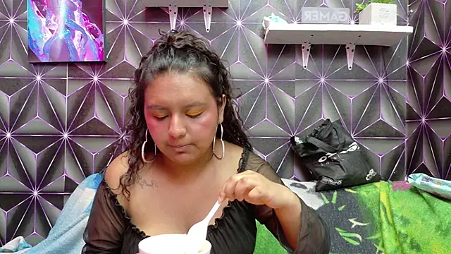 Snapshot of DakotaKS chatting on October 2, 7:21 pm DakotaKS online show from October 2, 7:21 pm