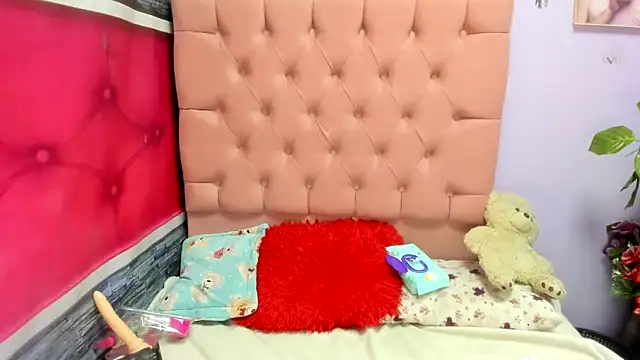 Snapshot of DakotaKS chatting on October 22, 6:29 pm DakotaKS online show from October 22, 6:29 pm