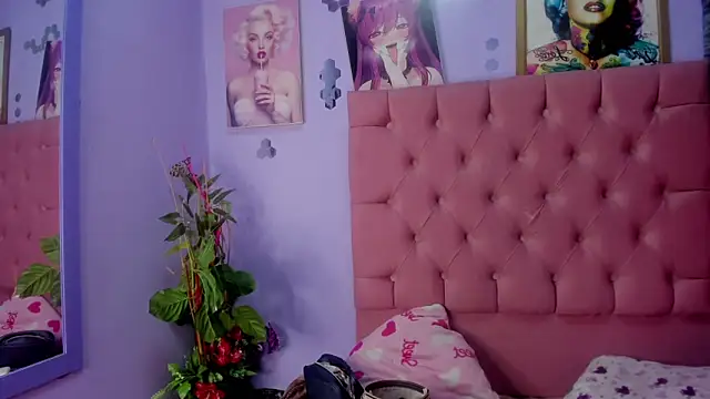 Snapshot of DakotaKS chatting on October 30, 7:25 pm DakotaKS online show from October 30, 7:25 pm