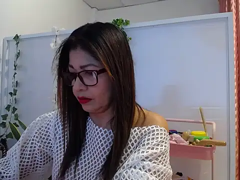 Manuela lara  online show from October 10, 3:00 pm