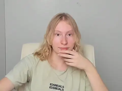 Elizabeth Kissa online show from September 10, 11:21 am