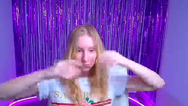 Elizabeth Kissa online show from September 11, 11:21 am