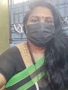 Snapshot of Tamil_Azhaghi25 chatting on November 2, 6:16 am Tamil Azhaghi25 online show from November 2, 6:16 am