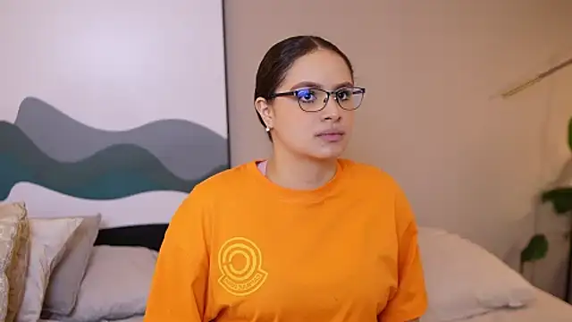 Tayler Kim online show from October 10, 4:28 pm