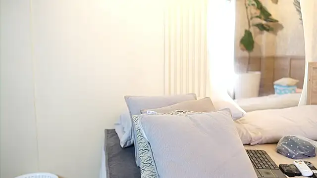 Tayler Kim online show from November 4, 6:40 pm