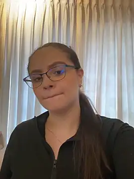 Snapshot of Tayler_Kim chatting on April 7, 6:52 pm Tayler Kim online show from April 7, 6:52 pm