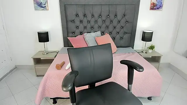 dulce fresa  online show from September 22, 7:38 pm