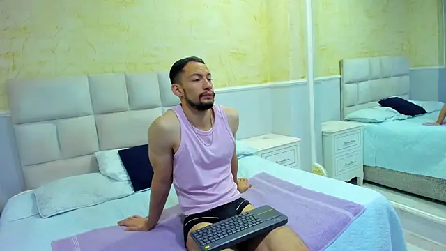 Snapshot of TyagoRoberts chatting on September 23, 12:52 pm TyagoRoberts online show from September 23, 12:52 pm