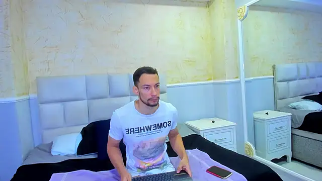 Snapshot of TyagoRoberts chatting on September 29, 1:05 pm TyagoRoberts online show from September 29, 1:05 pm