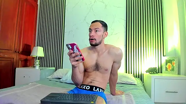 Snapshot of TyagoRoberts chatting on September 30, 1:16 pm TyagoRoberts online show from September 30, 1:16 pm