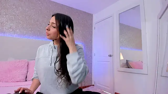 AnniieCooper online show from March 24, 4:01 pm