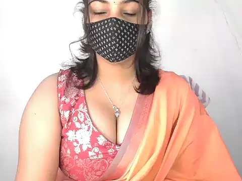 Snapshot of Hott_Noor chatting on January 12, 7:35 am Hott Noor online show from January 12, 7:35 am