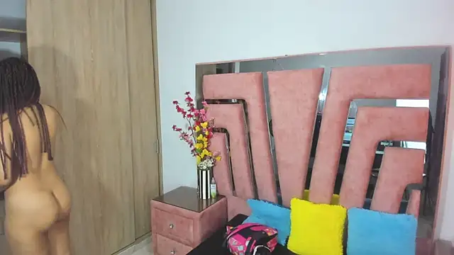 Snapshot of MaraKarly chatting on September 20, 7:37 pm MaraKarly online show from September 20, 7:37 pm