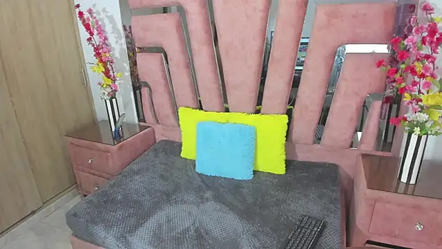 Snapshot of MaraKarly chatting on March 31, 7:42 am MaraKarly online show from March 31, 7:42 am