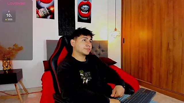 Nicolas James Sc online show from December 20, 12:45 pm