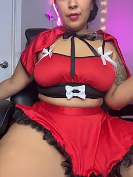Snapshot of latina_curvy22 chatting on October 31, 6:20 pm latina curvy22 online show from October 31, 6:20 pm
