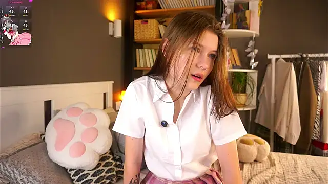 LynHillaire online show from December 4, 11:08 am