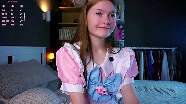 LynHillaire online show from January 6, 11:36 am