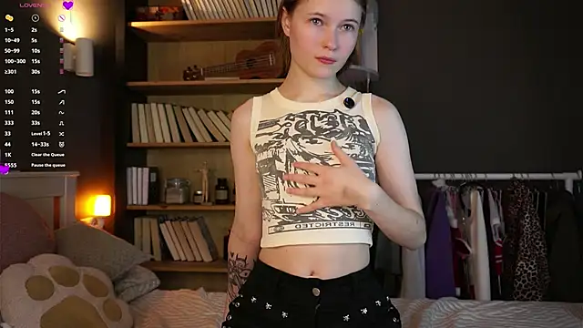 LynHillaire online show from January 19, 11:36 am