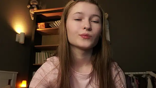 LynHillaire online show from February 4, 11:27 am