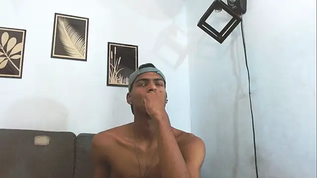 Snapshot of criss_zuri chatting on September 19, 11:44 am criss zuri online show from September 19, 11:44 am