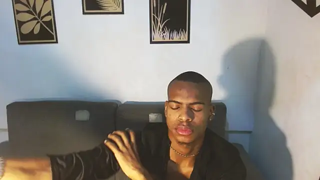 Snapshot of criss_zuri chatting on September 24, 11:46 am criss zuri online show from September 24, 11:46 am