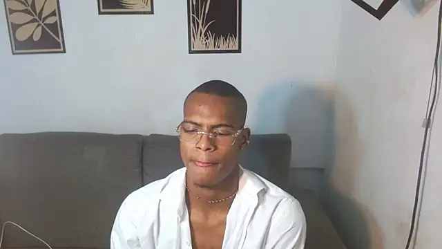 Snapshot of criss_zuri chatting on September 26, 11:25 am criss zuri online show from September 26, 11:25 am